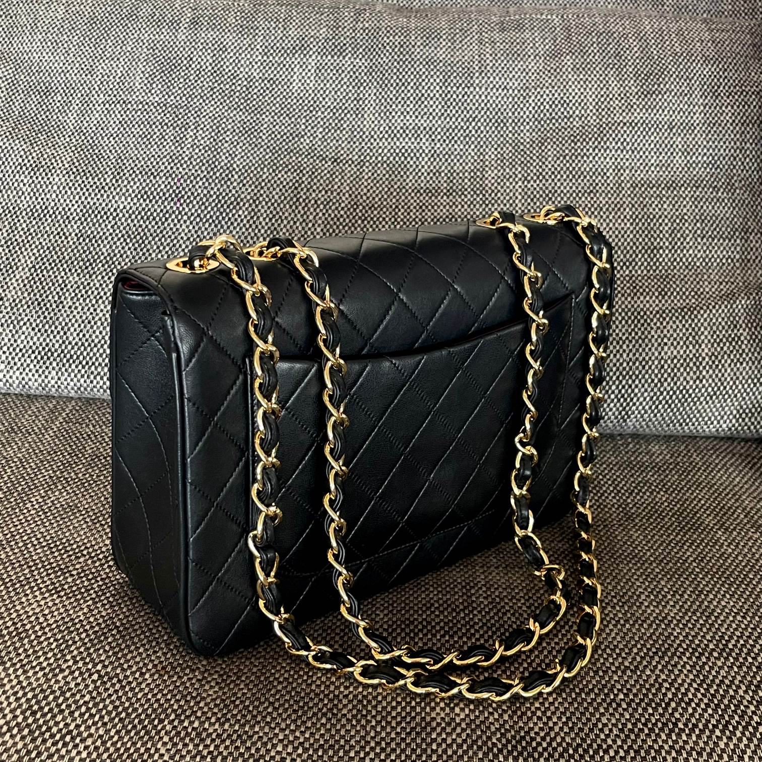 Pre-Owned Chanel Black Quilted Leather Small Vintage Classic Double Flap Bag - Gold Tone Hardware