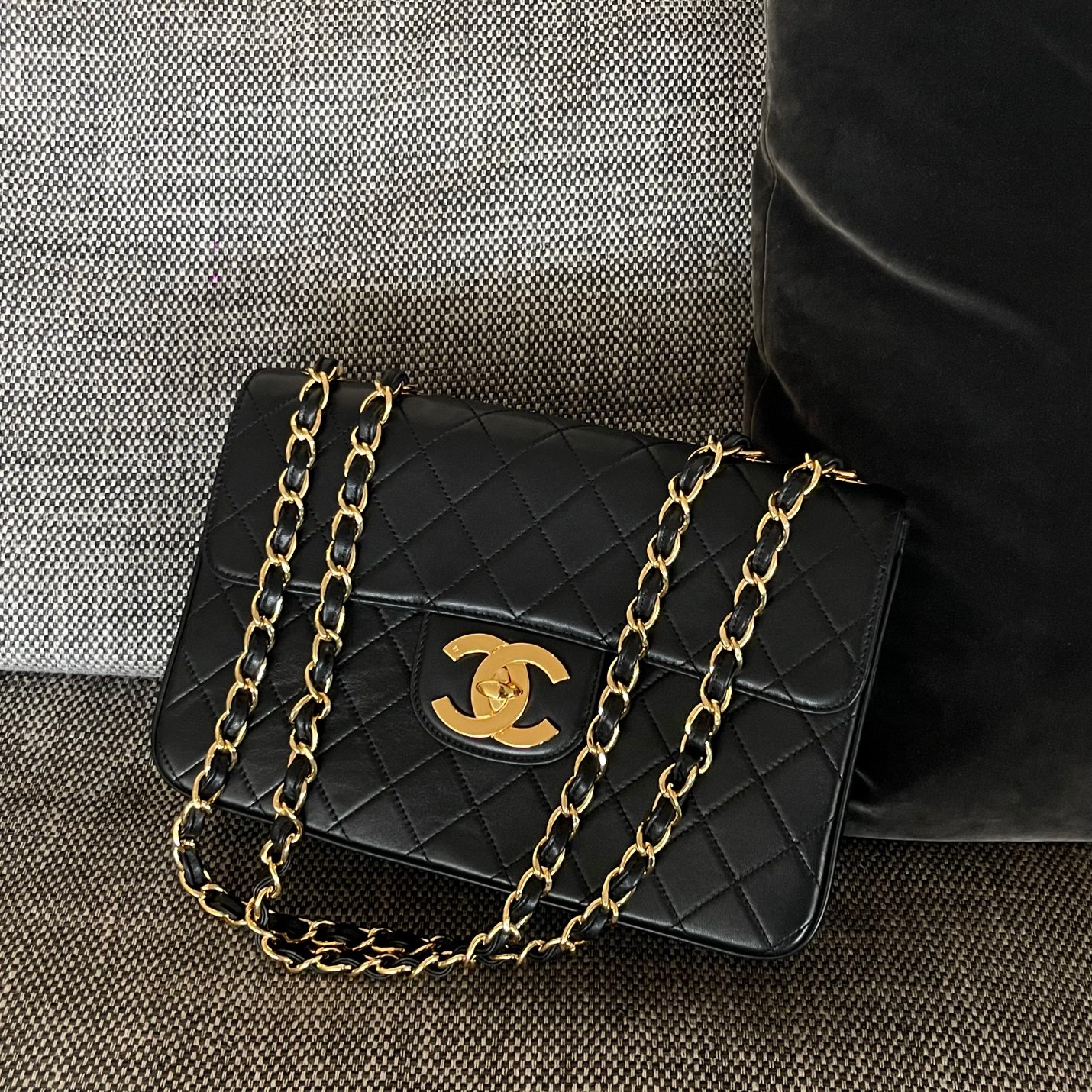Pre-Owned Chanel Black Quilted Leather Small Vintage Classic Double Flap Bag - Gold Tone Hardware