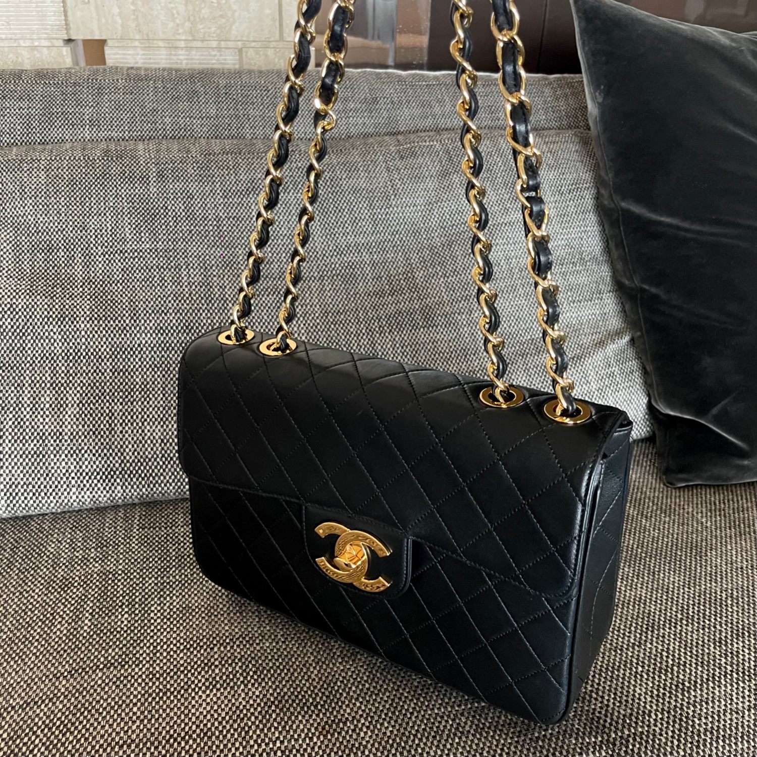 Pre-Owned Chanel Black Quilted Leather Small Vintage Classic Double Flap Bag - Gold Tone Hardware