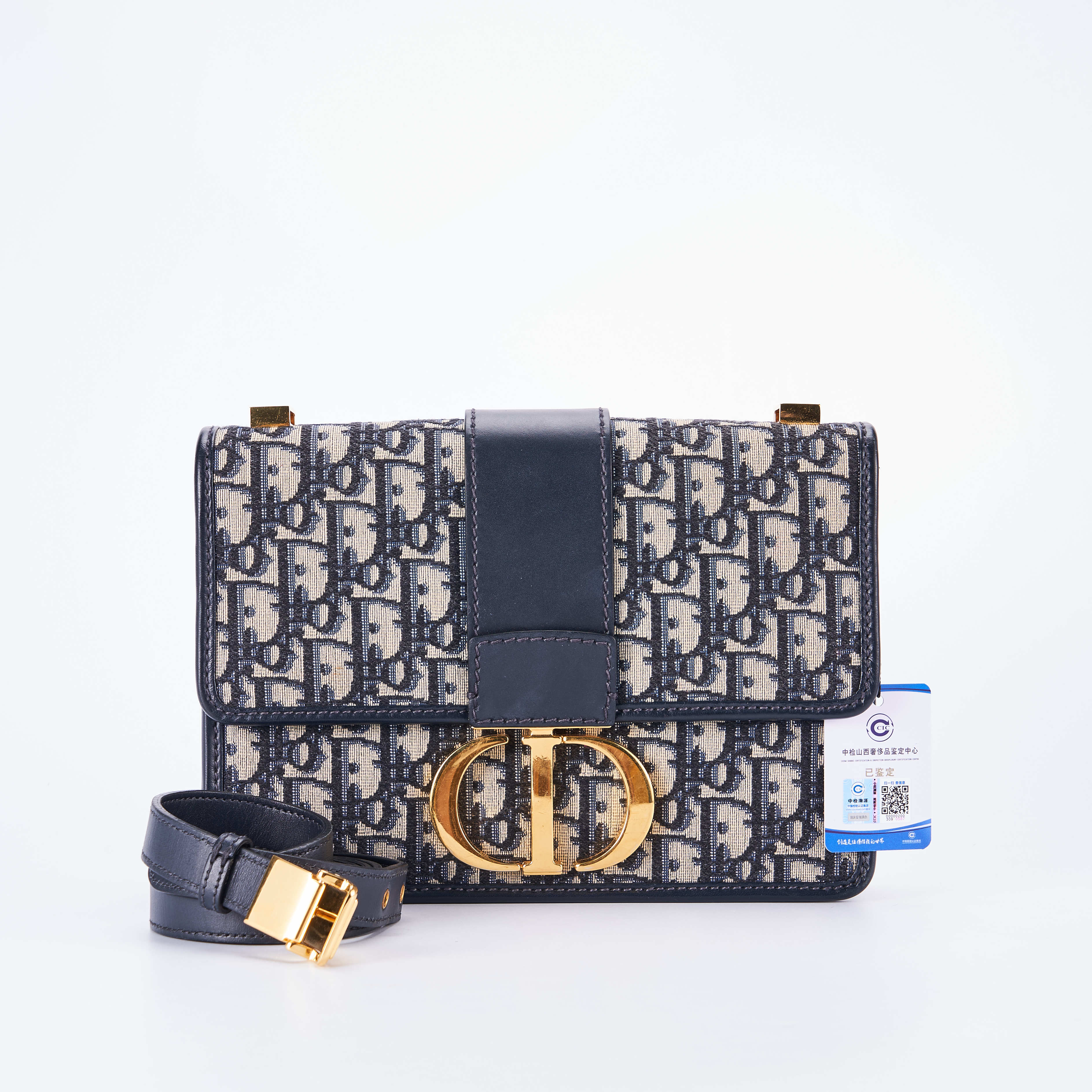 Timeless Elegance in Vintage Bags